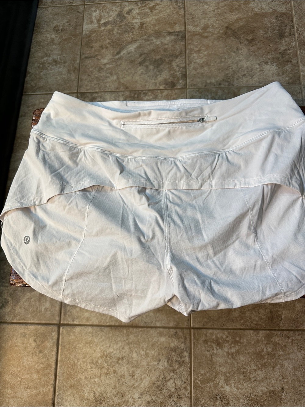Lululemon white lined shorts size 8 - Picture 2 of 3